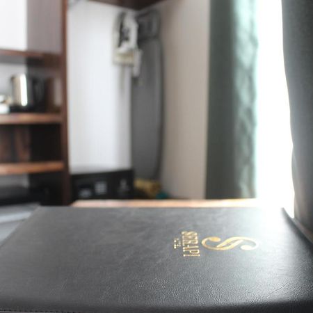 Serapi Hotel Kuching Buitenkant foto
