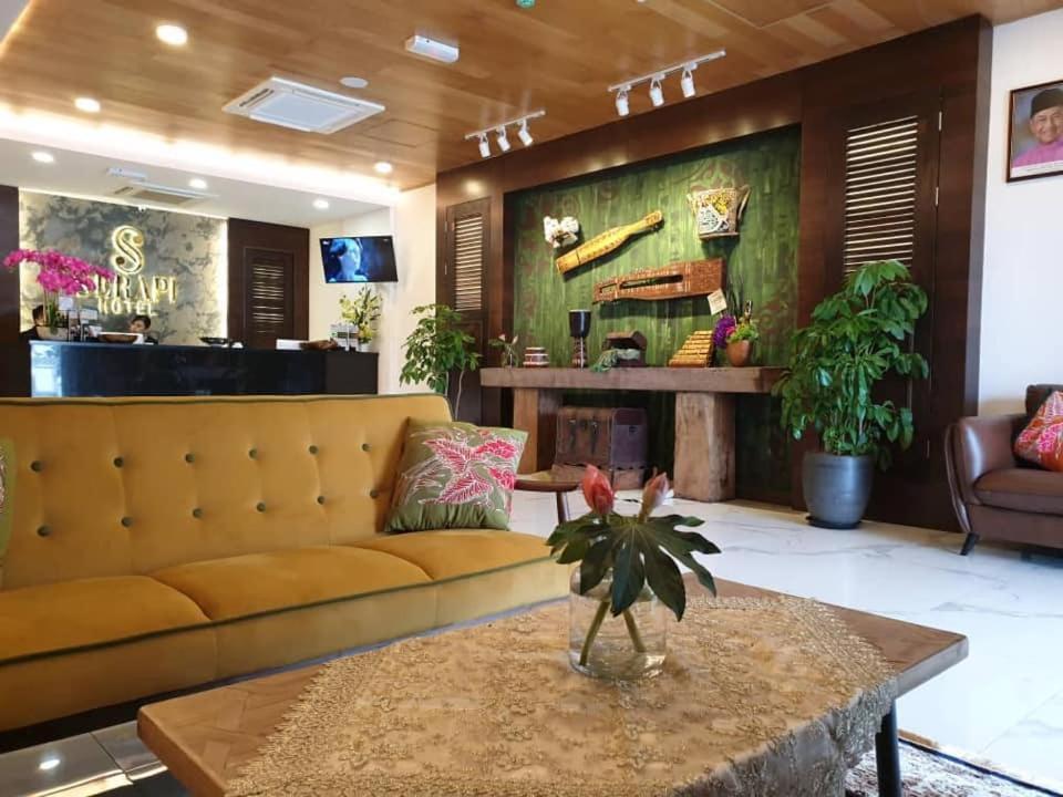 Serapi Hotel Kuching Buitenkant foto